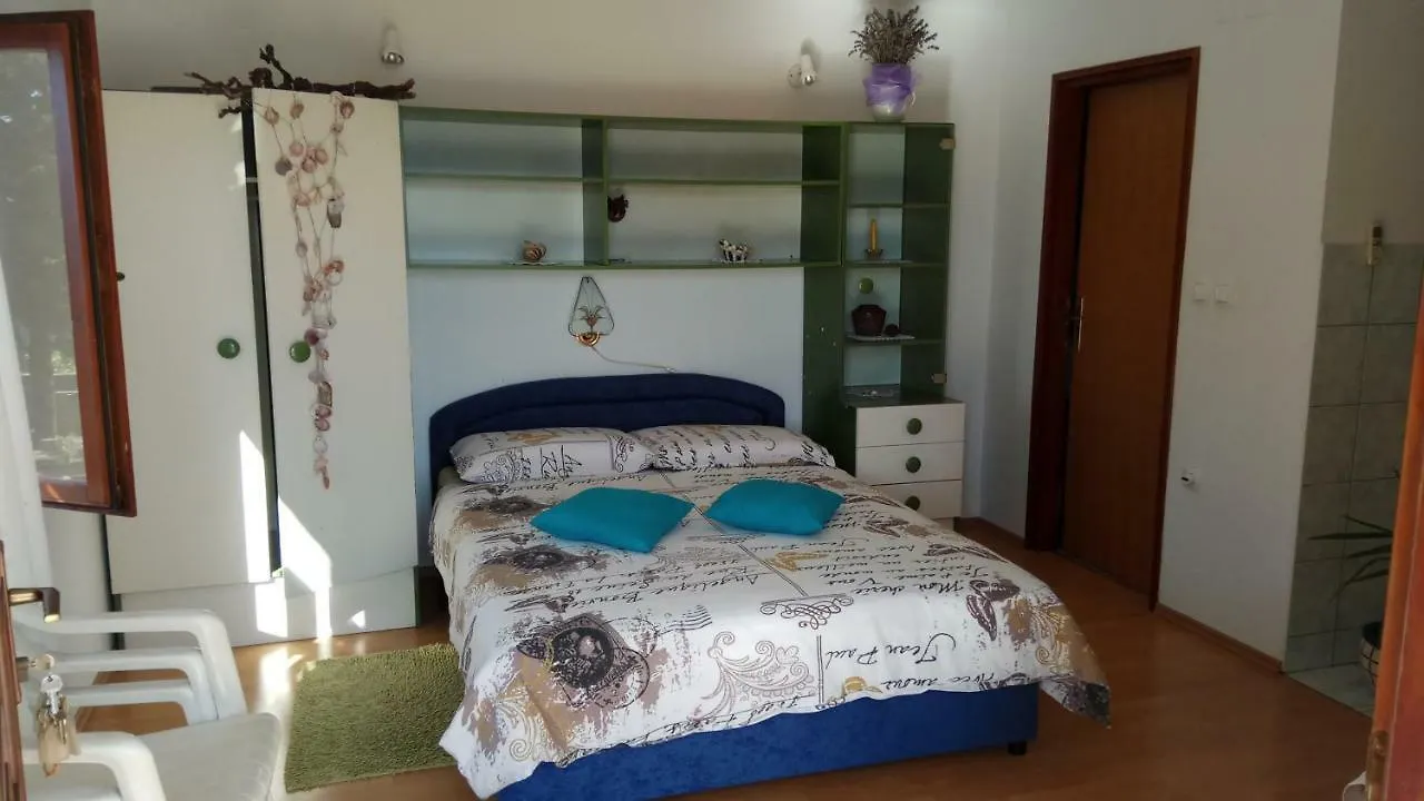 Apartments Stivic Pinezici  Pinezici (Krk)