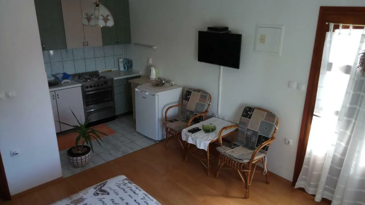 Apartments Stivic Pinezici  0*, Pinezici (Krk)